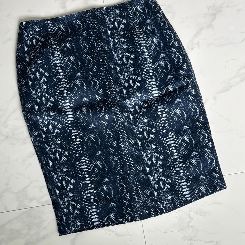 Tahari Elegant Blue Patterned Skirt